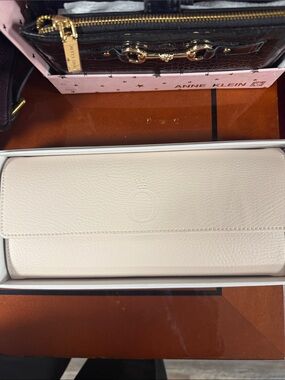 Pandora Pebble Leather Long Wallet in Cream